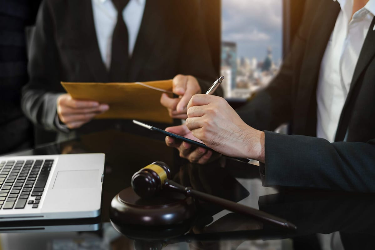 Jpeg-Optimizer_Business-People-Lawyers-Discussing-Contract-Papers-Sitting-Table-Concepts-Law-Advice-Legal-Services-Morning-Light (1) Credibility and Reliability in Sexual Assault Cases