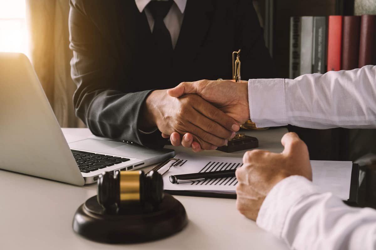 Jpeg-Optimizer_Business-People-Lawyers-Discussing-Contract-Papers-Sitting-Table-Concepts-Law-Advice-Legal-Services-Morning-Lightxaxa Credibility and Reliability in Sexual Assault Cases